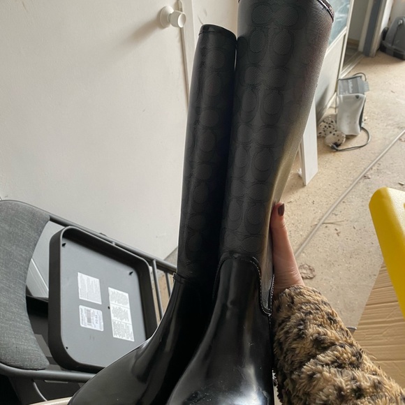 Coach boots size 7.5 - Picture 2 of 3